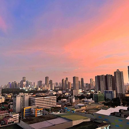 マニラ市 Manhattan Heights Towerb In Araneta Cubao 5Mins Walk To Smart Aranetaアパートホテル エクステリア 写真