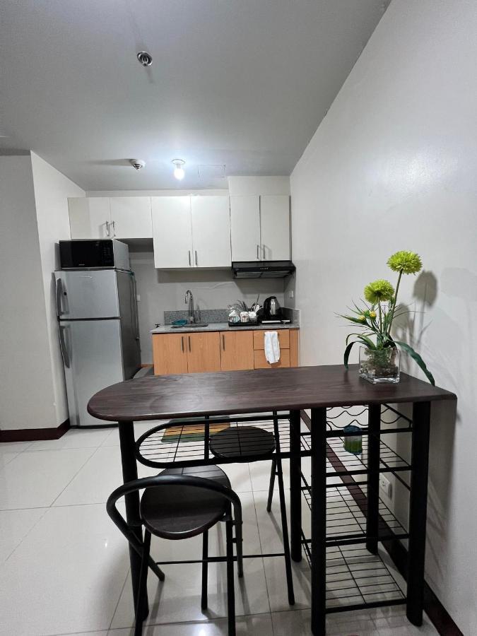マニラ市 Manhattan Heights Towerb In Araneta Cubao 5Mins Walk To Smart Aranetaアパートホテル エクステリア 写真