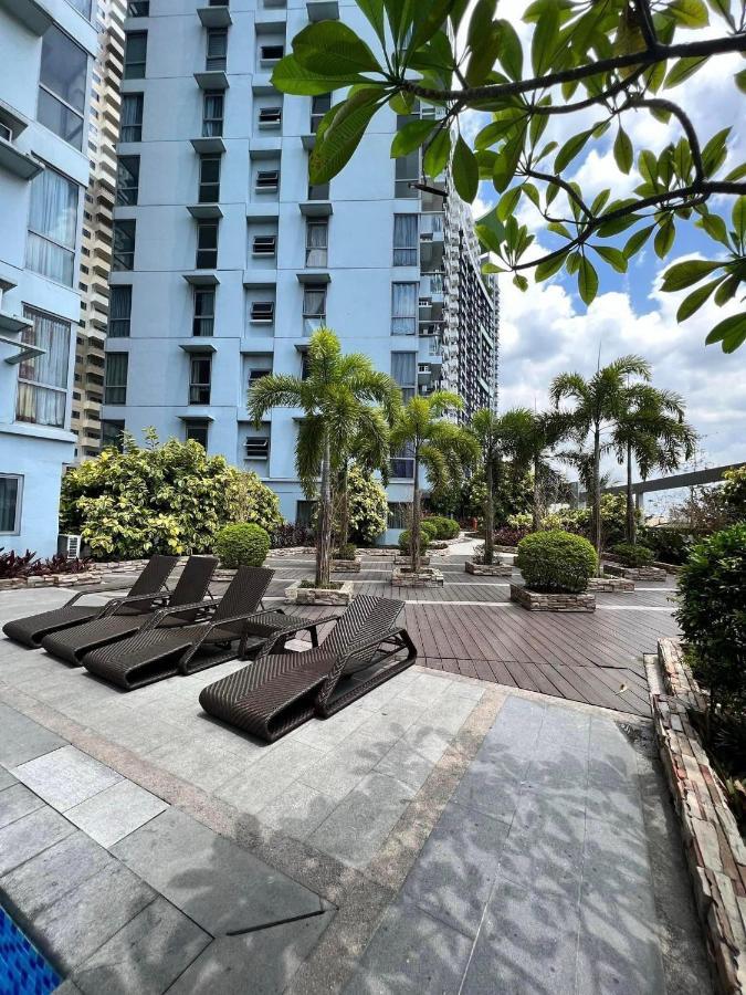 マニラ市 Manhattan Heights Towerb In Araneta Cubao 5Mins Walk To Smart Aranetaアパートホテル エクステリア 写真
