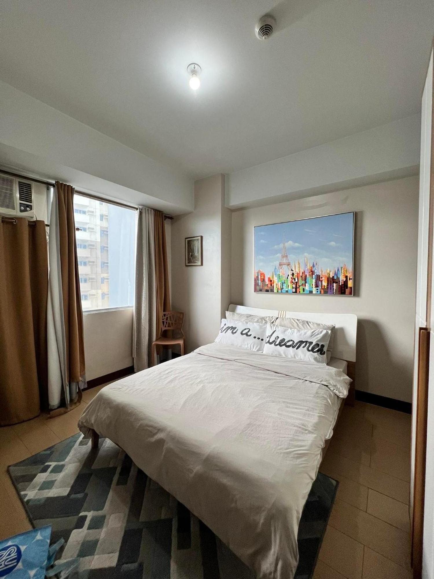 マニラ市 Manhattan Heights Towerb In Araneta Cubao 5Mins Walk To Smart Aranetaアパートホテル エクステリア 写真